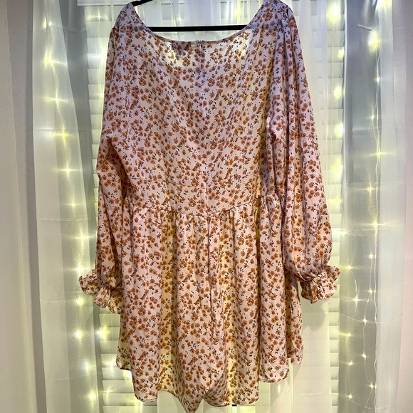 Pretty Little Thing Floral Dress - Picture 2 of 2